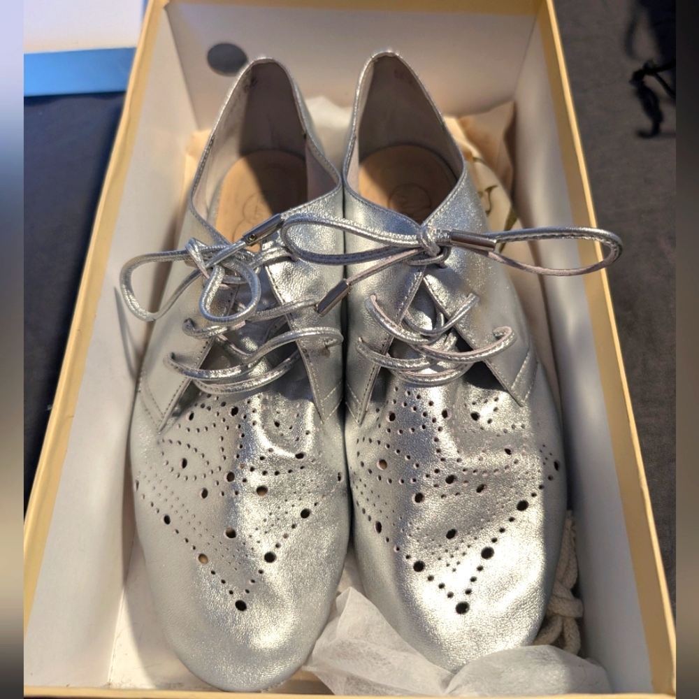 Candela Soft Silver Oxford Shoes Size 8.5